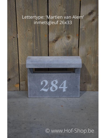 Gravure : numéro de maison sur la boîte aux lettres