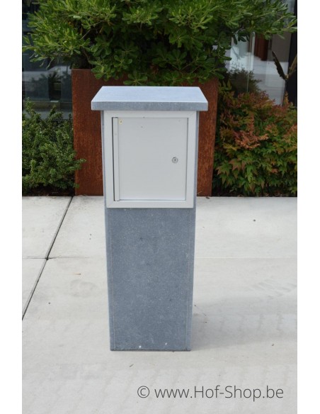 P-Box 7 - boîte aux lettres en pierre bleue