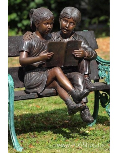 Twee kinderen op bank - bronzen beeld (B749)