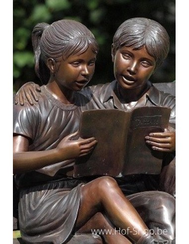 Twee kinderen op bank - bronzen beeld (B749)