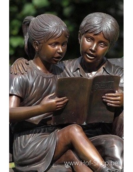 Twee kinderen op bank - bronzen beeld (B749)