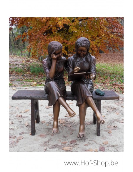 Deux filles sur un banc - statue en bronze (B839)