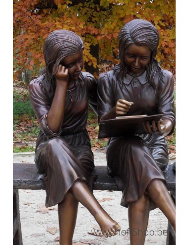 Deux filles sur un banc - statue en bronze (B839)
