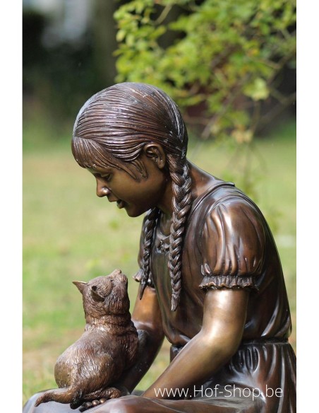 Meisje met poes - bronzen beeld (B854)