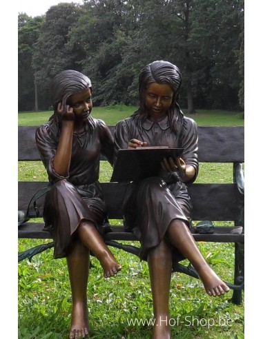 Twee meisjes op bank - bronzen beeld (B933)