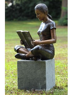 Fille avec un livre - statue en bronze (B950)