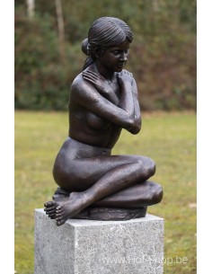 Zittend naakt - bronzen beeld (B1067)