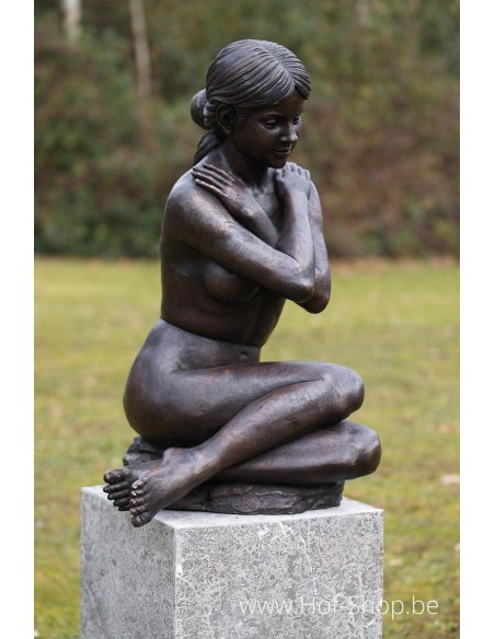 Assise et nue - statue en bronze (B1067)