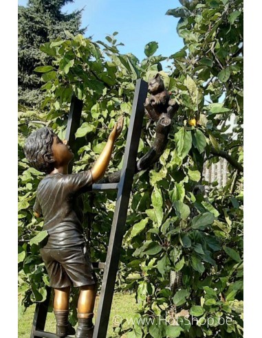 Deux enfants sur une échelle avec un chat - statue en bronze (B1289)