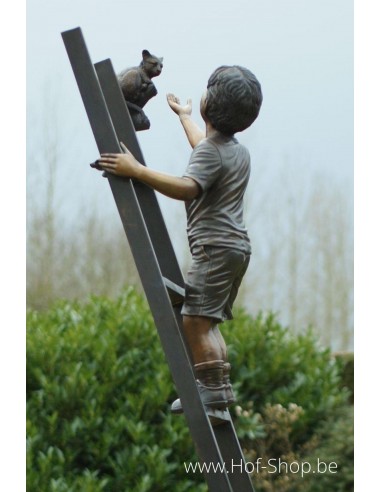 Twee kinderen op ladder met kat - bronzen beeld (B1289)