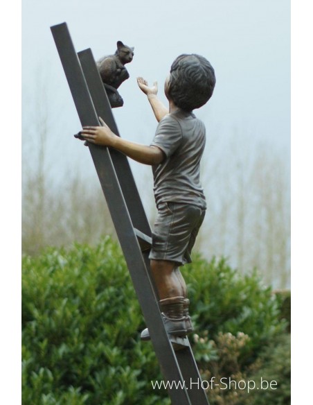 Twee kinderen op ladder met kat - bronzen beeld (B1289)