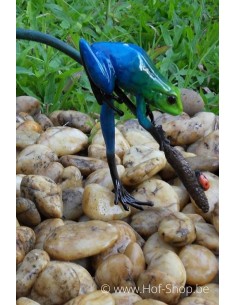 Gekleurde kikker aan twijg (blauw) - bronzen beeld (AN0986BR-C)