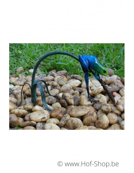 Gekleurde kikker aan twijg (blauw) - bronzen beeld (AN0986BR-C)