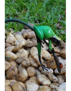 Gekleurde kikker aan twijg (groen) - bronzen beeld (AN0988BR-C)
