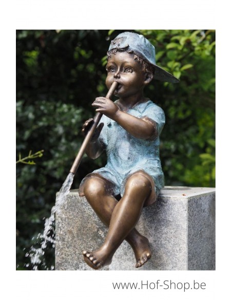 Jongen met fluit - bronzen beeld (AN1391BRW-V-F)