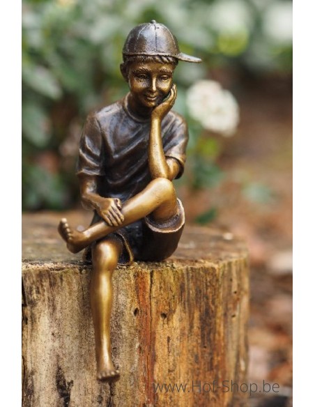 Petit garçon avec casquette - sculpture en bronze (AN1246BR-B)