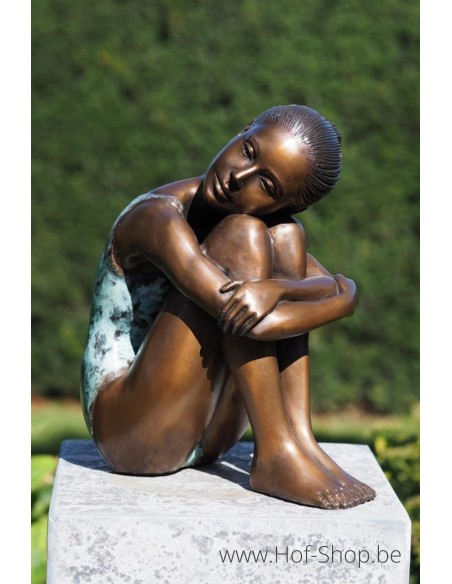 Fille assise  - statue en bronze (AN1380BR-B)