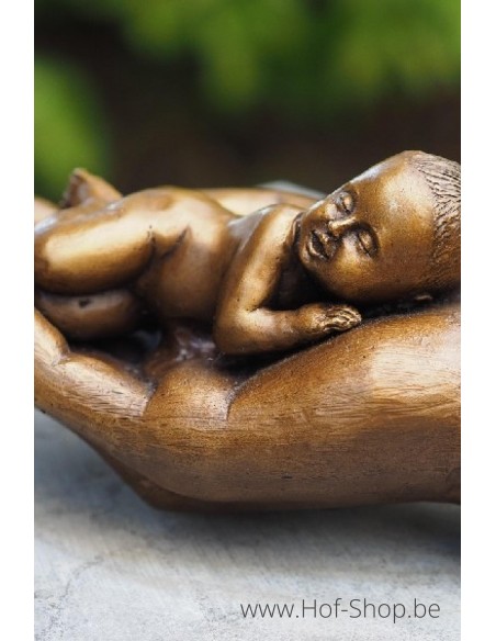 Baby in hand - bronzen beeld (AN2270BR-B)