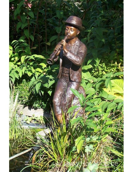 Garçon avec flûte - sculpture en bronze (B603L)