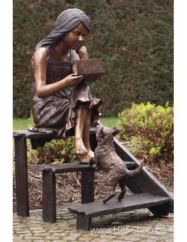 Meisje op trap - bronzen beeld (B1122)