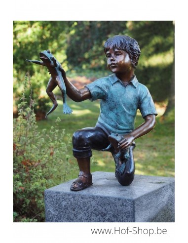 Garçon avec grenouille - sculpture en bronze (B91280)