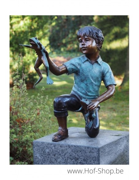 Garçon avec grenouille - sculpture en bronze (B91280)