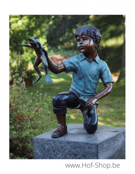 Garçon avec grenouille - sculpture en bronze (B91280)