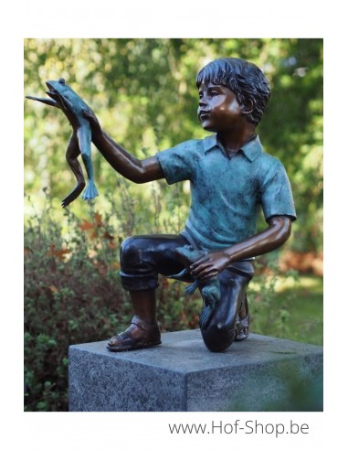 Garçon avec grenouille - sculpture en bronze (B91280)