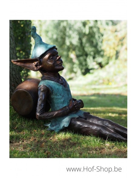 Pixie assis contre une cruche - statue en bronze (B91326)