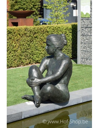 Femme nue assise - statue en bronze (B1091)