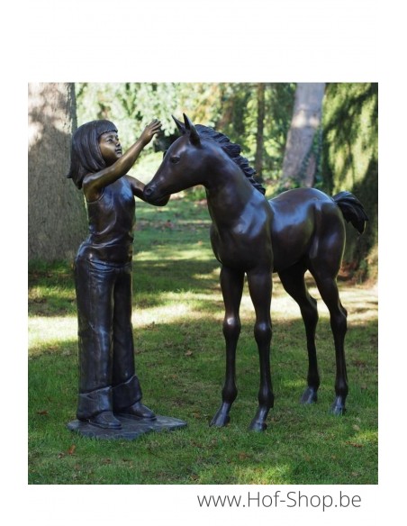 Fille avec poulain - statue en bronze (PB61045)