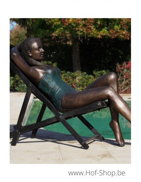 Zonnende vrouw - bronzen beeld (PB61065)