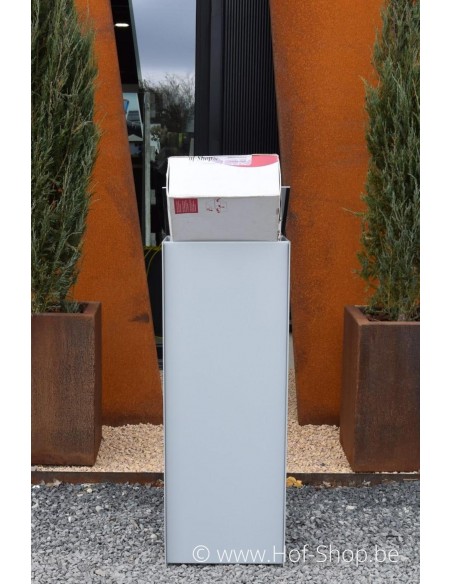 MODÈLE DE SHOWROOM Dropbox Small RAL 9006 Back Door - ONZO boîte à colis aluminium
