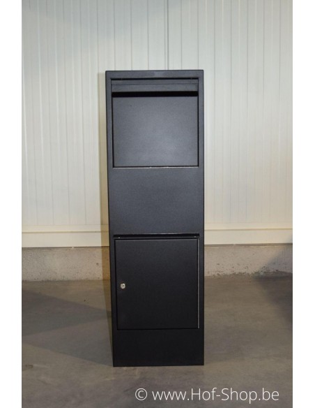 Drop-it Box RAL 9005 Front Door - Larob pakketbus aluminium