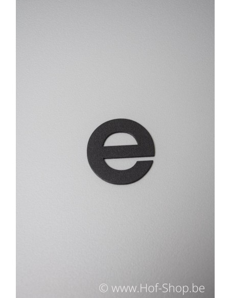 Letter e - zwart aluminium 5 cm hoog (huisnummer 'fuji' KatoDesign)