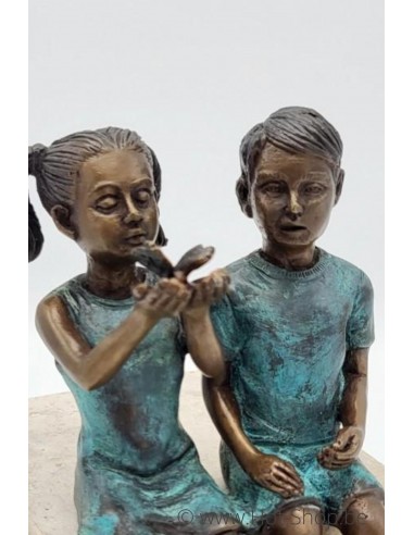 Twee kinderen met vlinder - bronzen beeld (BS1493B)