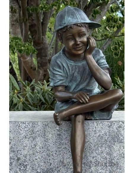 Garçon assis avec casquette - Statue en bronze (AN1324BRW-V)