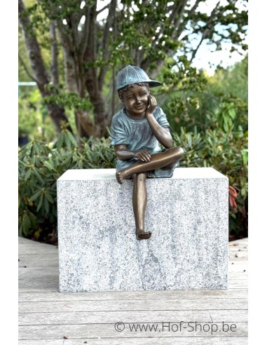 Garçon assis avec casquette - Statue en bronze (AN1324BRW-V)