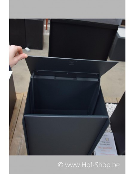 MODÈLE DE SHOWROOM Dropbox Small RAL 7016 Back Door - ONZO boîte à colis aluminium