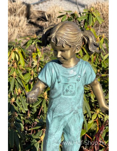 Fille avec un oiseau à la main - statue en bronze (AN0817BRW-V)