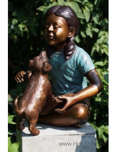 Fille avec un chien - statue en bronze (B94672)