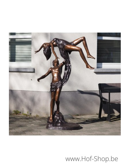 Dansend koppel 'lift you up' - bronzen beeld (B57120)