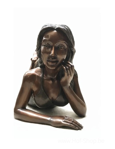Liggend meisje in badpak - bronzen beeld (B1557)