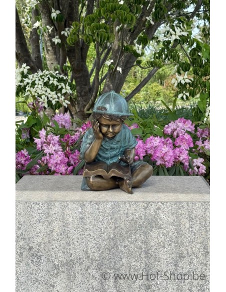 Lezende jongen - bronzen beeld (AN0143BR-V)