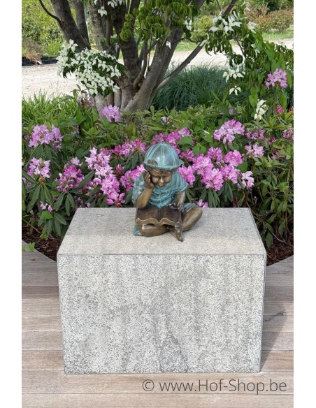 Lezende jongen - bronzen beeld (AN0143BR-V)