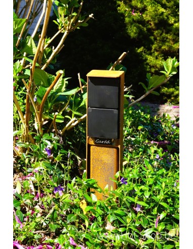 Borne d'alimentation GARDD avec ancrage au sol en acier Corten