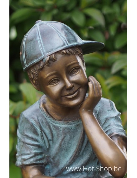 Garçon assis avec casquette - Statue en bronze (AN1324BRW-V)