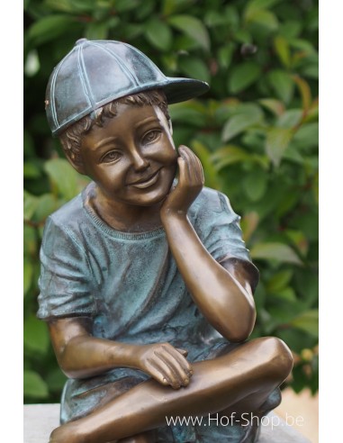 Garçon assis avec casquette - Statue en bronze (AN1324BRW-V)