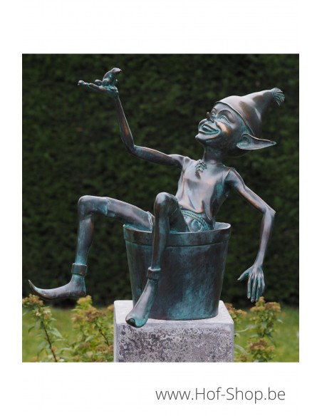 Pixie op emmer - bronzen beeld