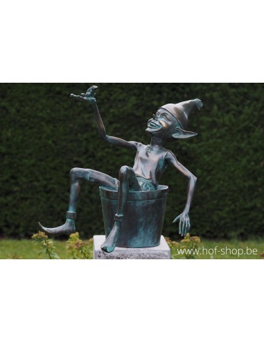 Pixie op emmer - bronzen beeld